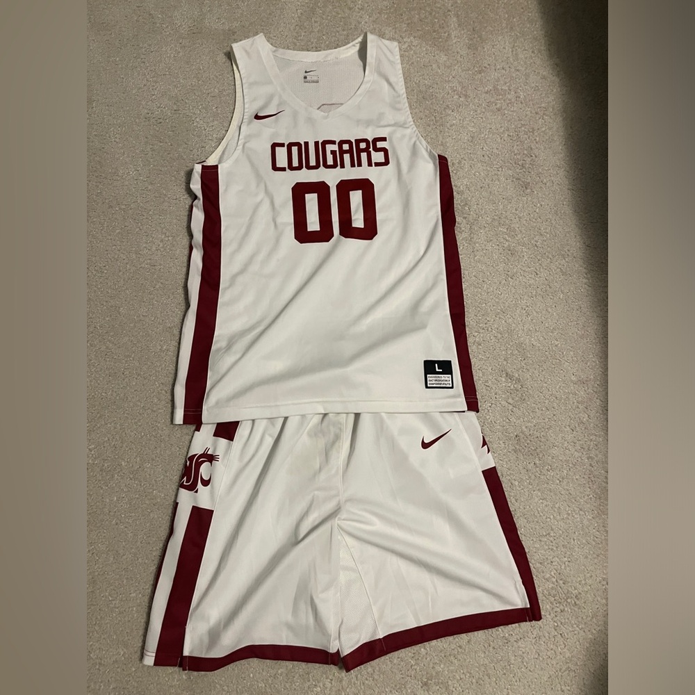 Nike WSU Cougars Men's Basketball Shorts and Jersey: size large